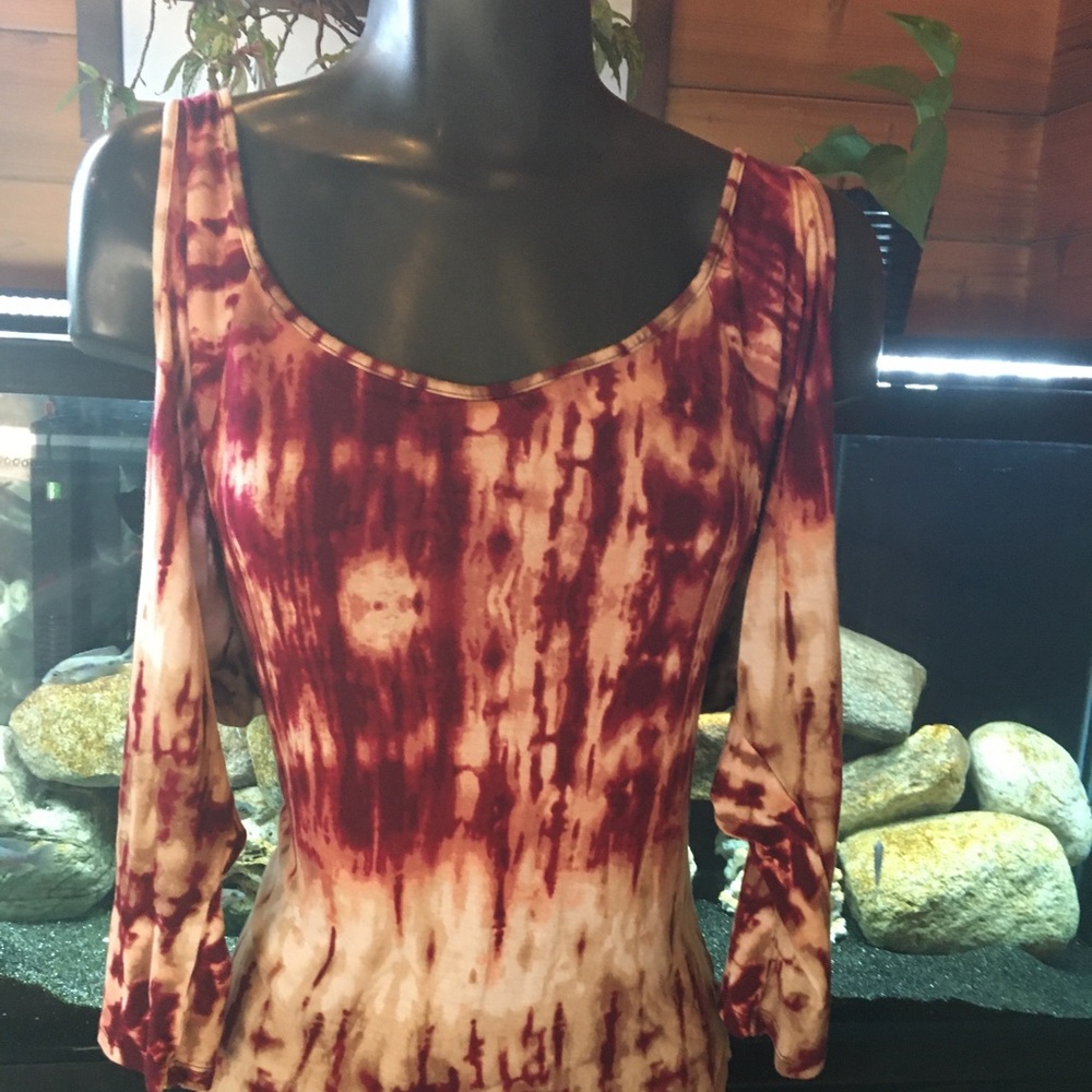 ❌Sold Tie-dyed cold shoulder shirt❌sold❌